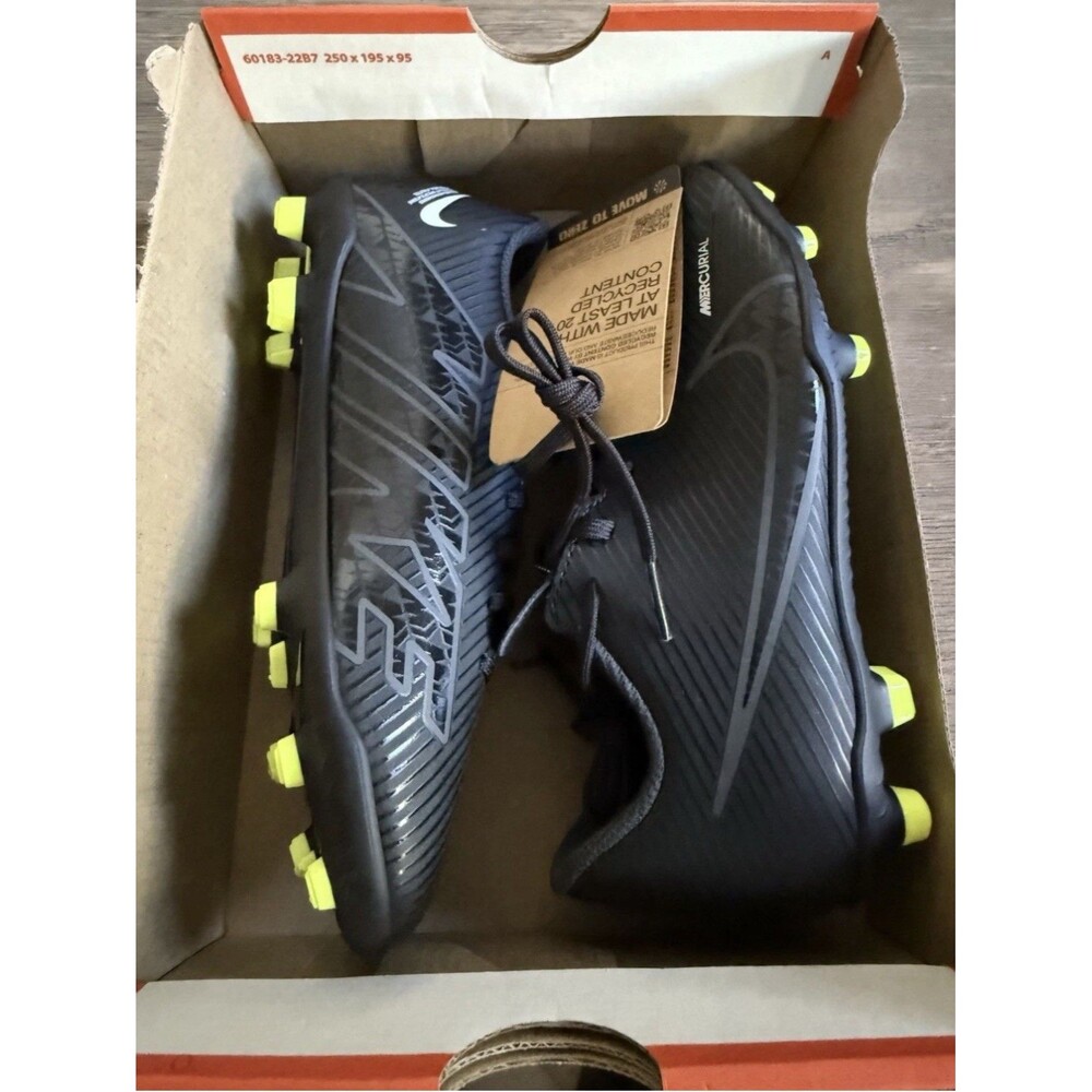 Nike Jr. Mercurial Vapor 15 Club FG/MG DJ5958-001 Youth Size 5Y. Top of Box Miss
